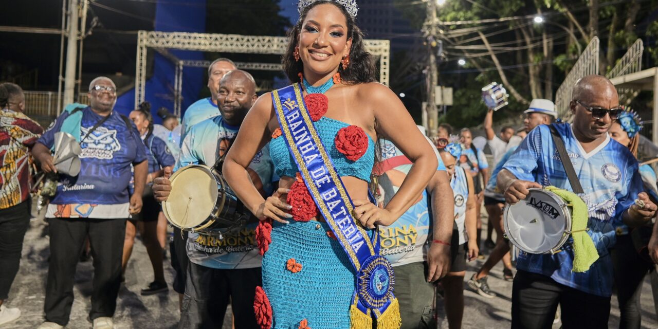 Katarina Harmony é coroada Rainha de Bateria da Sereno de Campo Grande
