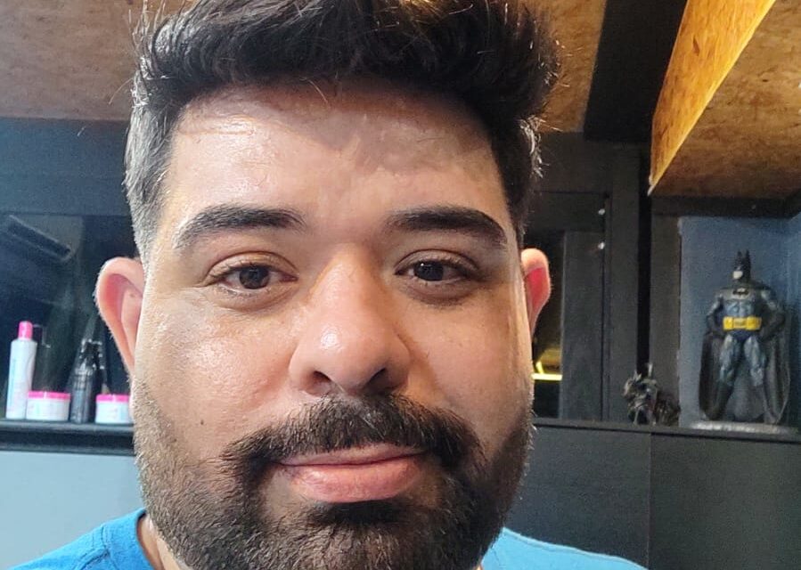 Em Cima da Hora anuncia renovação com o carnavalesco Rodrigo Almeida